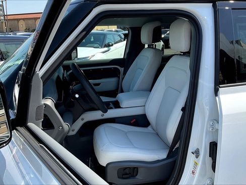 New 2026 Land Rover Defender 110 X-Dynamic SE image 14