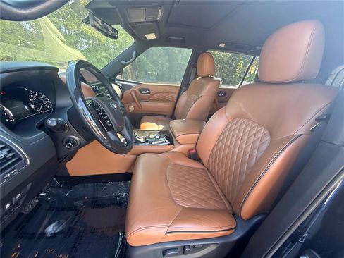 Used 2024 INFINITI QX80 Sensory AWD/4WD image 11