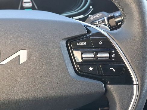 Certified 2025 Kia Niro SX Touring image 23