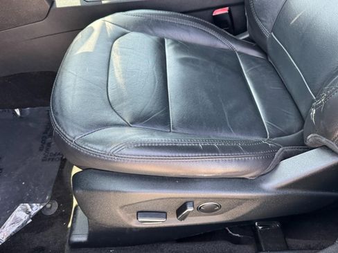 Used 2018 Ford Explorer XLT w/ Equipment Group 202A FWD image 15