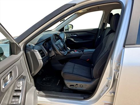 Used 2025 Nissan Rogue SV image 29