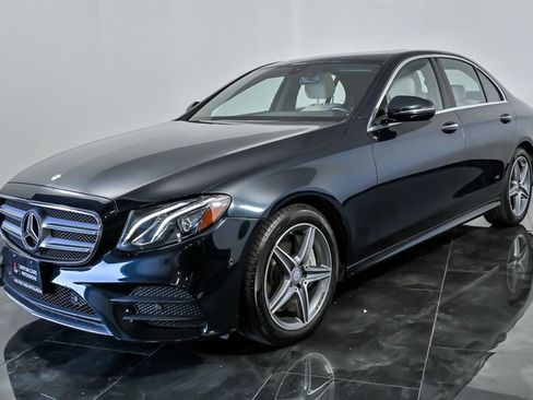 Used 2017 Mercedes-Benz E 300 4MATIC image 5