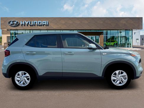 New 2026 Hyundai Venue SE image 9