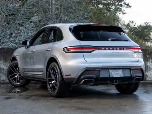 Certified 2023 Porsche Macan image 3