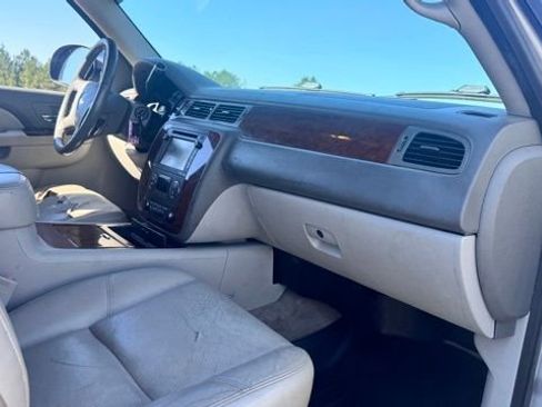 Used 2013 Chevrolet Suburban LTZ image 14