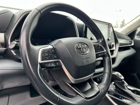 Used 2022 Toyota Highlander XLE image 37