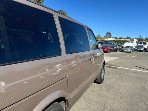 Used 2001 Chevrolet Astro Passenger RWD image 9