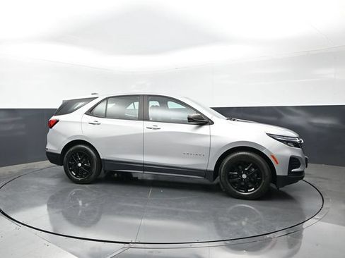Used 2022 Chevrolet Equinox LS w/ LPO, Floor Liner Package FWD image 6