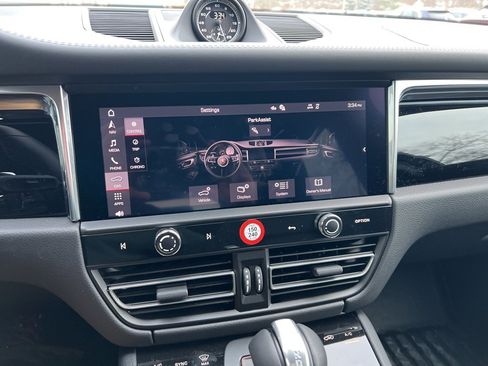 Used 2025 Porsche Macan Turbo image 70