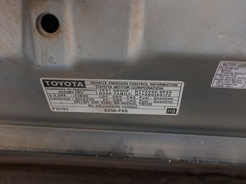 Used 2022 Toyota Camry XLE image 31