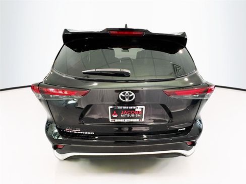 Used 2024 Toyota Highlander XSE FWD image 29