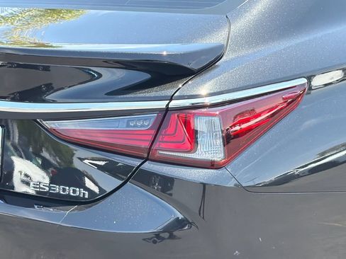 Used 2025 Lexus ES 300h w/ Premium Package FWD image 26