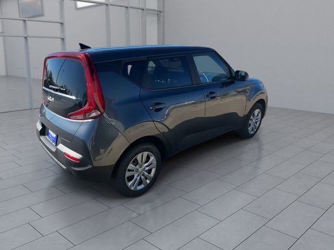 Used 2022 Kia Soul LX image 8
