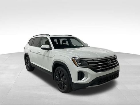 Used 2025 Volkswagen Atlas SE image 9