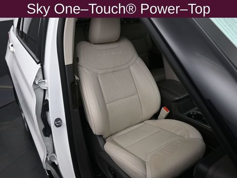 Used 2023 Ford Explorer Platinum w/ Technology Package AWD/4WD image 11
