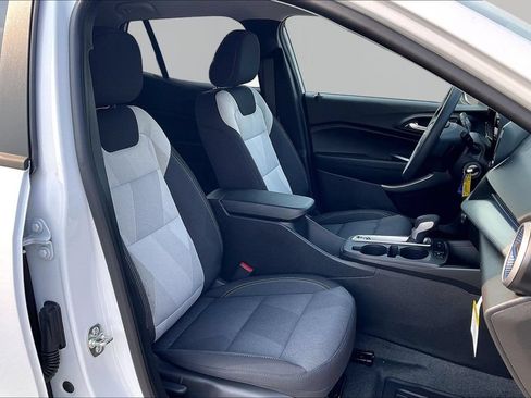 Used 2026 Chevrolet Trax LS w/ LS Convenience Package FWD image 29