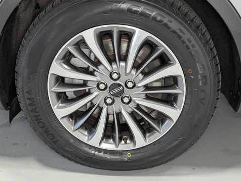 Certified 2023 Lincoln Nautilus AWD w/ Premium Package image 3