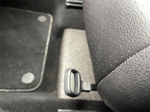 Used 2016 Volkswagen Tiguan SE image 17