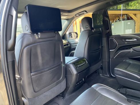 Used 2021 Cadillac Escalade ESV Premium Luxury w/ LPO, Illumination Package AWD/4WD image 16