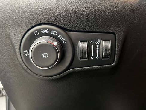 Used 2024 Jeep Compass Latitude AWD/4WD image 37