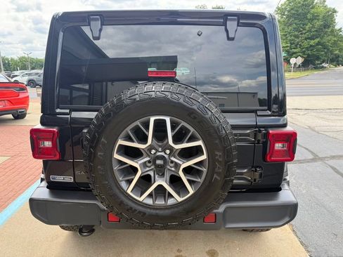 Used 2025 Jeep Wrangler Unlimited Sahara w/ Technology Group AWD/4WD image 13
