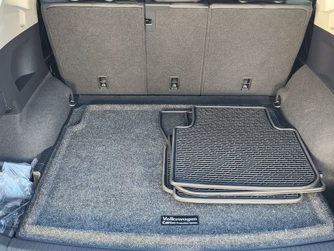 Certified 2023 Volkswagen Tiguan SE image 13