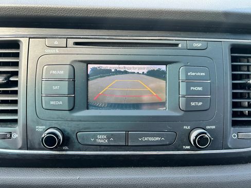 Used 2017 Kia Sedona LX w/ LX Essentials Premium Package FWD image 24