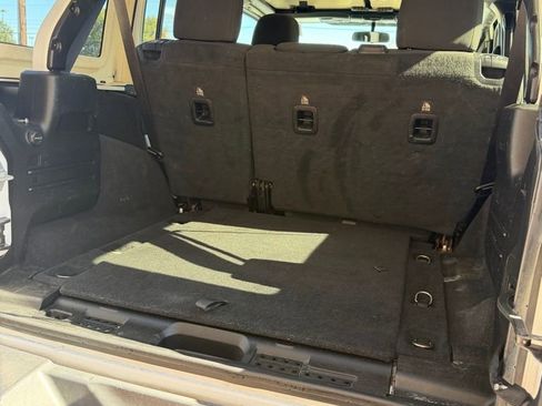 Used 2020 Jeep Wrangler Unlimited Sahara image 7