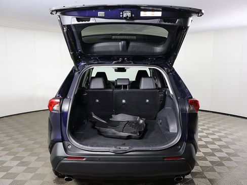 Used 2021 Toyota RAV4 XLE Premium image 15