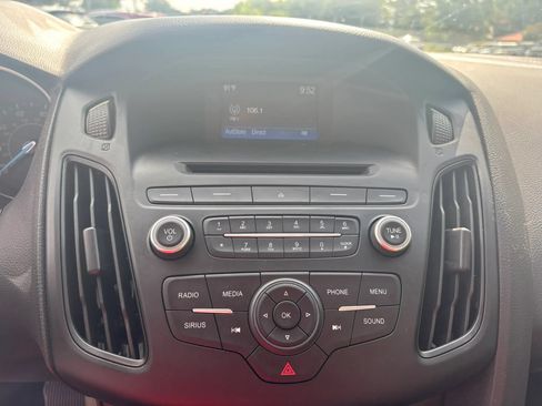 Used 2015 Ford Focus SE w/ SE Sport Package FWD image 15