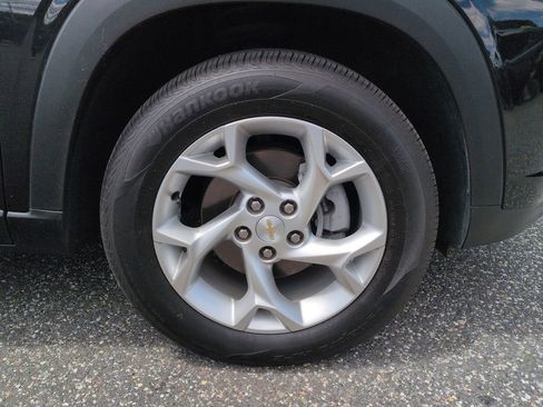 Used 2024 Chevrolet Trax LS w/ LS Convenience Package FWD image 25