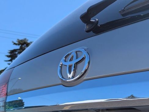 Used 2005 Toyota Sienna FWD image 33