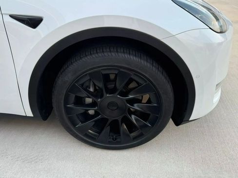 Used 2021 Tesla Model Y Long Range AWD/4WD image 30