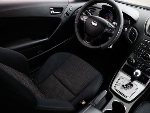 Used 2011 Hyundai Genesis 2.0T image 25