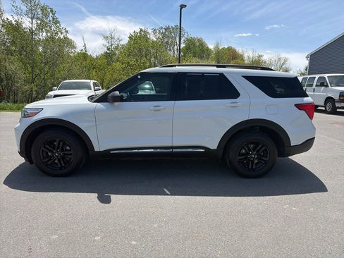 Used 2020 Ford Explorer XLT w/ Equipment Group 202A AWD/4WD image 2