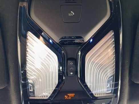 Used 2022 BMW X7 M50i image 30