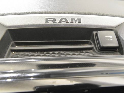 Used 2019 RAM 1500 Laramie AWD/4WD image 37