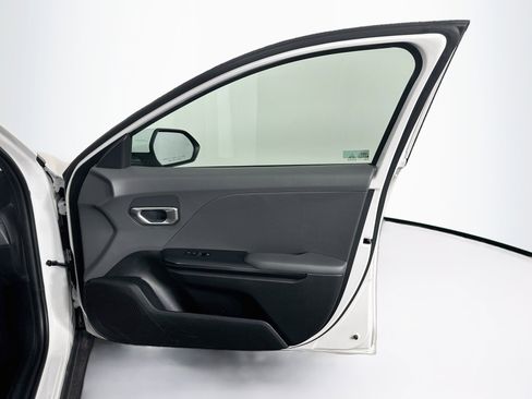 Used 2025 Kia K4 FWD image 32