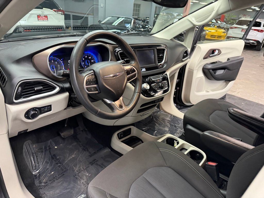 Used 2023 Chrysler Voyager LX FWD image 35