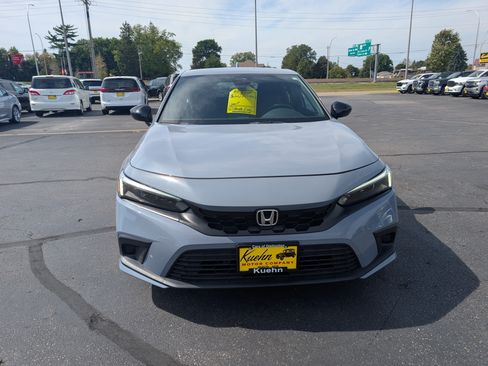 Used 2023 Honda Civic Sport image 3