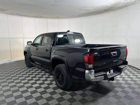 Used 2022 Toyota Tacoma SR5 RWD image 5