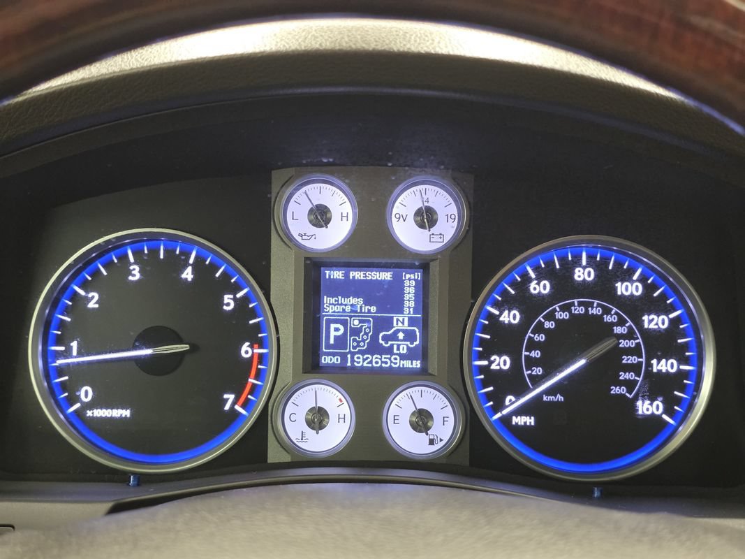 Used 2010 Lexus LX 570 4WD w/ Luxury Pkg image 41
