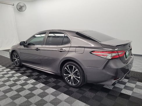 Used 2018 Toyota Camry SE FWD image 3