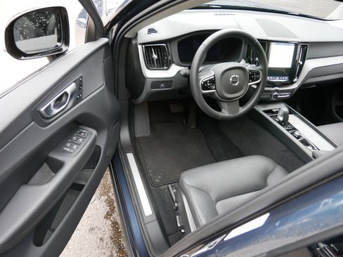 Certified 2025 Volvo XC60 B5 Plus AWD/4WD image 10