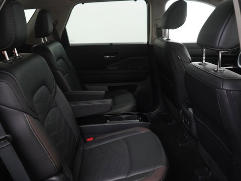 Used 2024 Nissan Pathfinder Platinum AWD/4WD image 12
