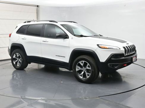 Used 2015 Jeep Cherokee Trailhawk w/ Comfort/Convenience Group AWD/4WD image 30