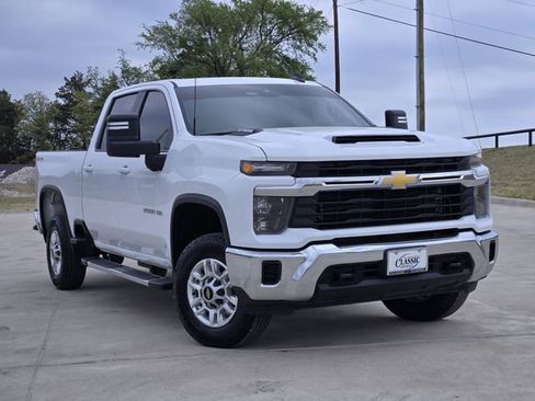Used 2024 Chevrolet Silverado 2500 LT image 1