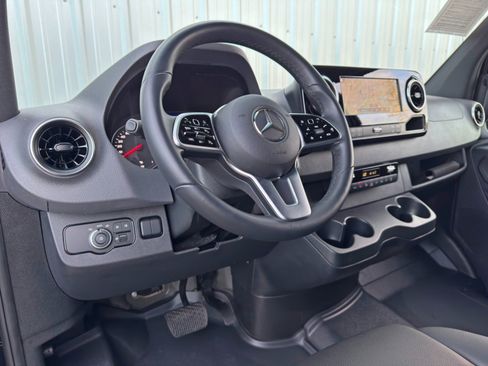 Used 2024 Mercedes-Benz Sprinter 2500 image 13
