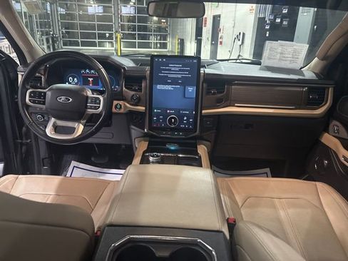 Used 2023 Ford Expedition Limited image 31