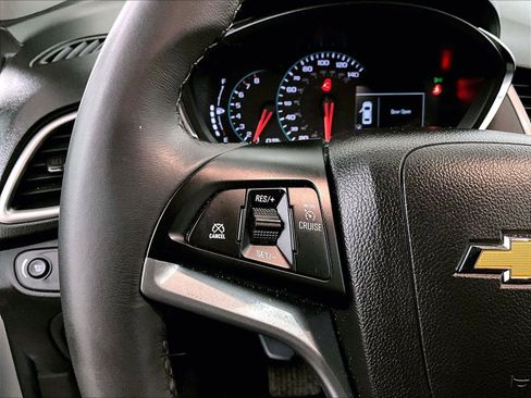 Used 2022 Chevrolet Trax LT w/ LT Convenience Package image 17